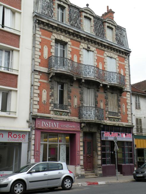 bel immeuble en briques, Sainte-Savine